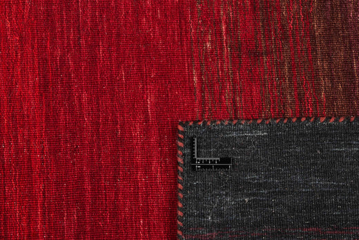 Vloerkleed MOMO Rugs Panorama Kelim Black Red Vloerkledenwinkel
