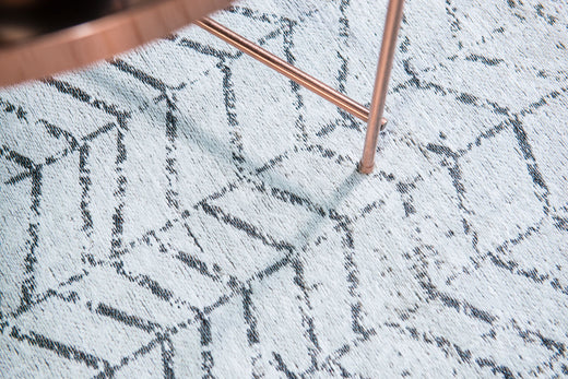 Laagpolig vloerkleed Louis de Poortere 8652 Mad Men Black on White